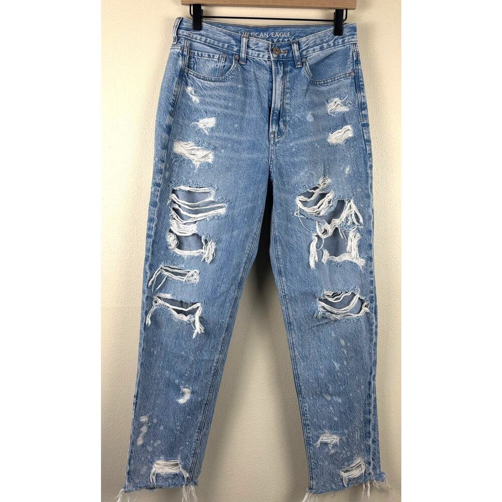 American Eagle Distressed Mom Jeans Size 6 Light Wash